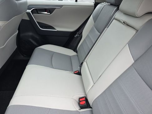 Used 2025 Toyota RAV4 Limited image 16