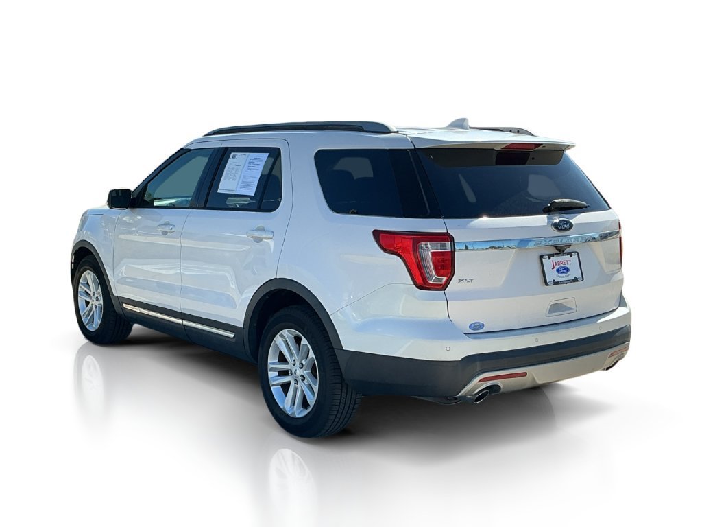 Used 2017 Ford Explorer XLT w/ Equipment Group 202A FWD image 5
