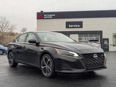 Used 2024 Nissan Altima 2.5 SR w/ SR Premium Package image 1