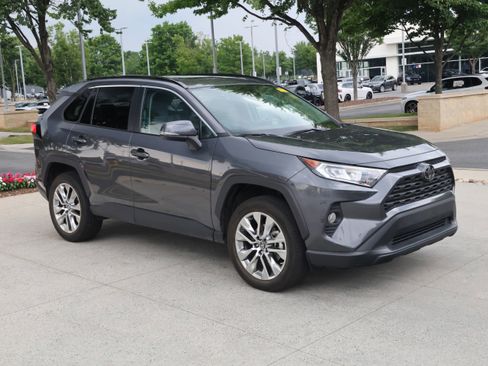 Used 2019 Toyota RAV4 XLE Premium FWD image 2