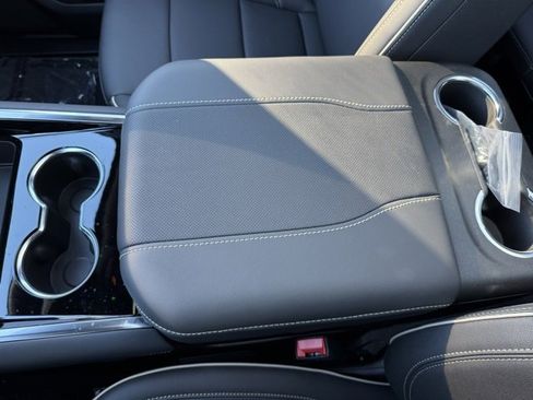 New 2026 Chevrolet Suburban Premier image 20