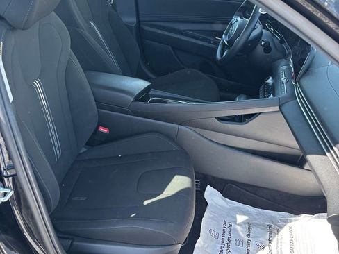 Used 2023 Hyundai Elantra SEL w/ Convenience Package FWD image 15