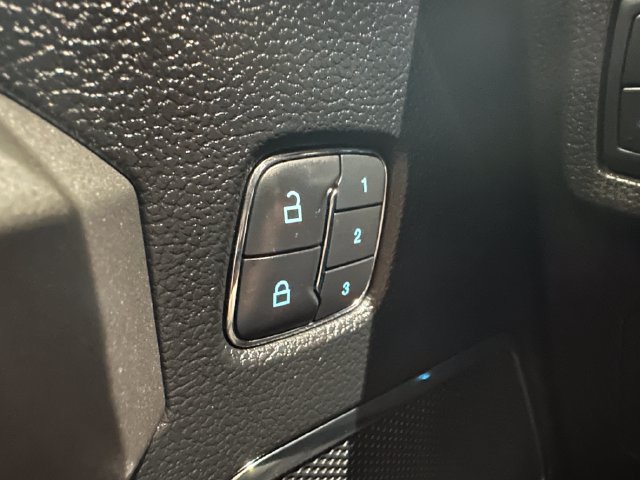 Used 2017 Ford F150 Platinum w/ Equipment Group 701A Luxury AWD/4WD image 7