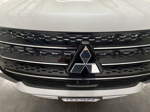 Used 2024 Mitsubishi Outlander SE AWD/4WD image 29