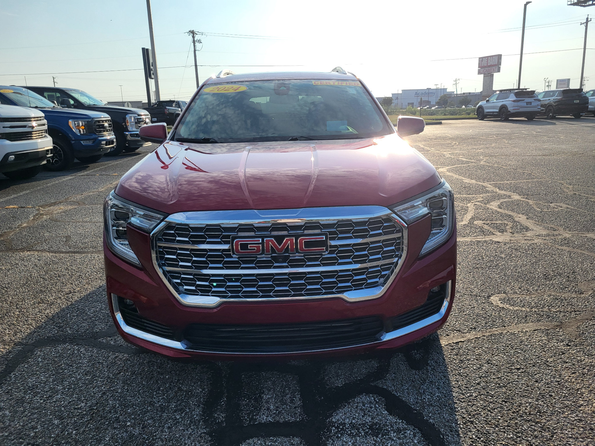 Used 2024 GMC Terrain Denali w/ Denali Premium Package AWD/4WD image 2