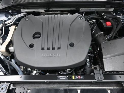 Certified 2025 Volvo S60 B5 Core AWD/4WD image 29