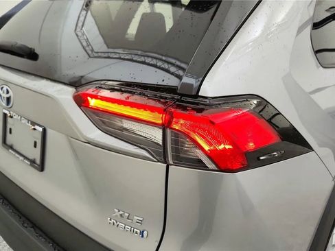 Used 2020 Toyota RAV4 XLE image 15