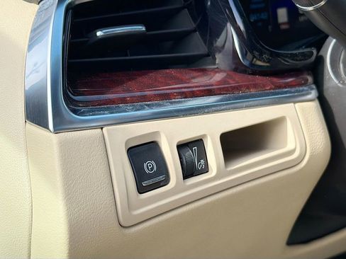 Used 2017 Cadillac XT5 Luxury w/ Driver Awareness Package image 10