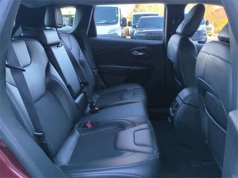 Used 2020 Jeep Cherokee Latitude Plus image 21