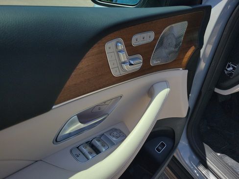 Certified 2025 Mercedes-Benz GLS 450 4MATIC image 18