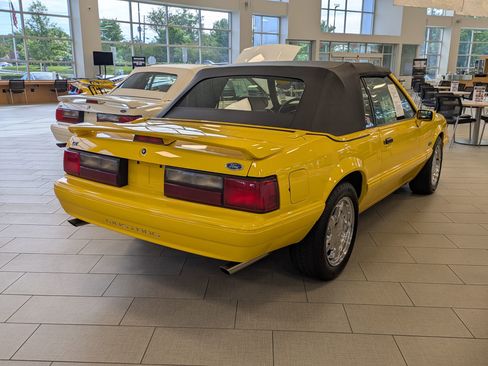Used 1993 Ford Mustang LX RWD image 3