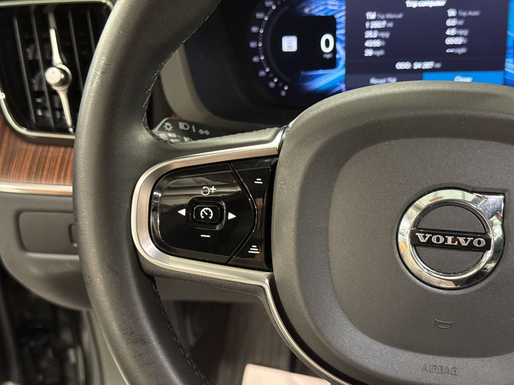 Certified 2023 Volvo XC60 B6 Ultimate w/ Protection Package Premier AWD/4WD image 12