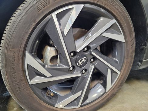 Used 2025 Hyundai Elantra Sport FWD image 31