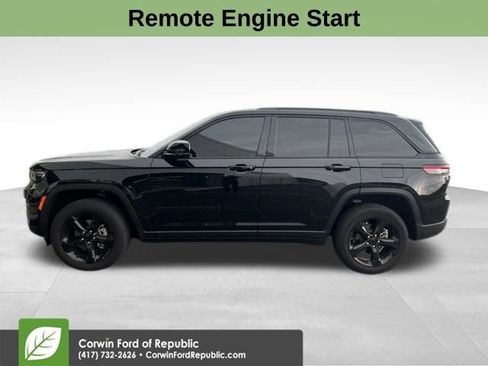 Used 2025 Jeep Grand Cherokee Altitude AWD/4WD image 4