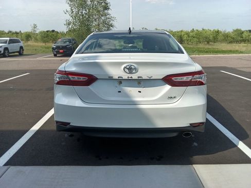 Used 2020 Toyota Camry XLE FWD image 3