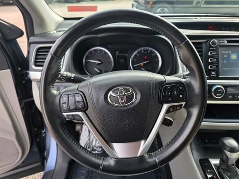 Used 2017 Toyota Highlander Limited AWD/4WD image 28