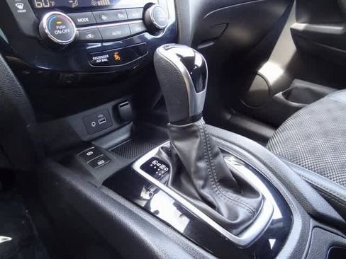 Used 2022 Nissan Rogue Sport SV w/ Technology Package image 29