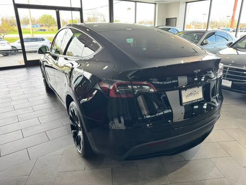 Used 2024 Tesla Model Y Long Range image 3