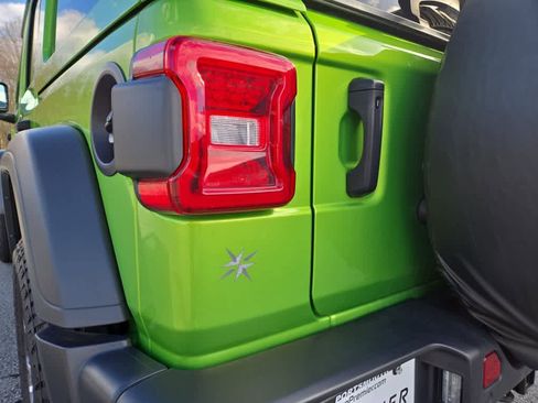 Used 2025 Jeep Wrangler Sport S image 39