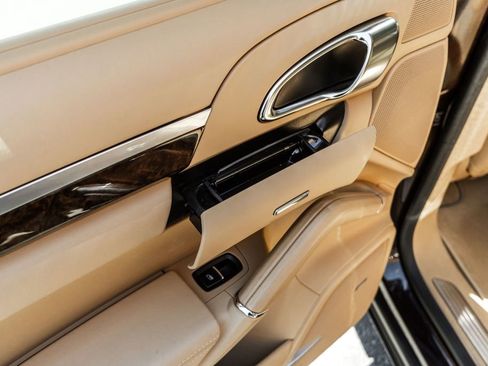 Used 2016 Porsche Cayenne AWD/4WD image 32