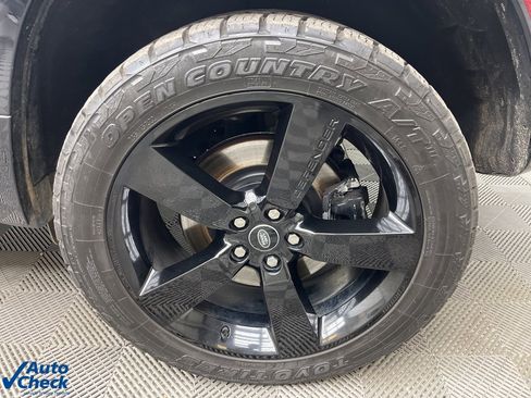 Used 2023 Land Rover Defender 110 X-Dynamic SE image 30