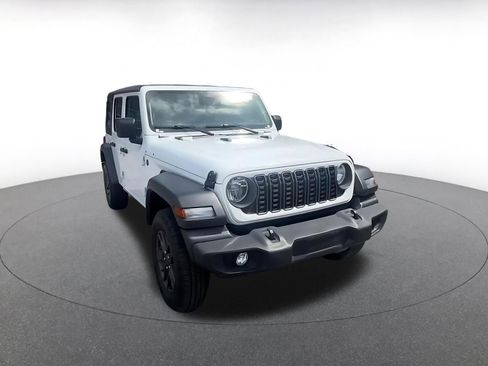 Used 2025 Jeep Wrangler Sport S image 3