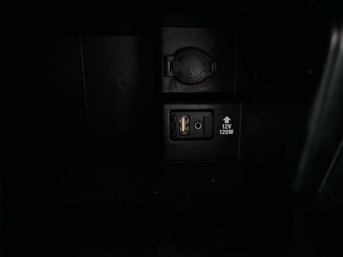 Used 2013 Toyota Camry LE image 29