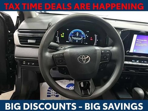 Used 2025 Toyota Camry LE image 6