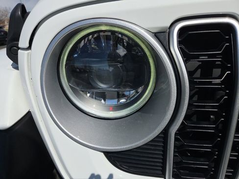 Used 2024 Jeep Wrangler Sahara AWD/4WD image 13