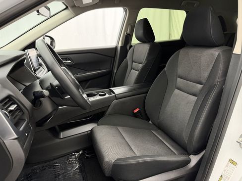 Used 2024 Nissan Rogue SV image 8