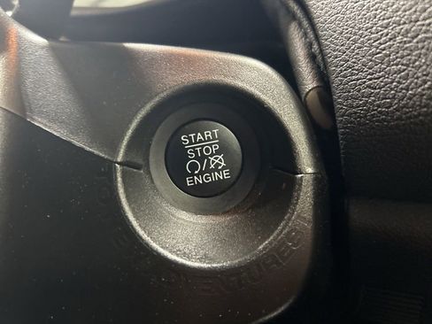 Used 2022 Jeep Renegade Latitude w/ Convenience Group image 33