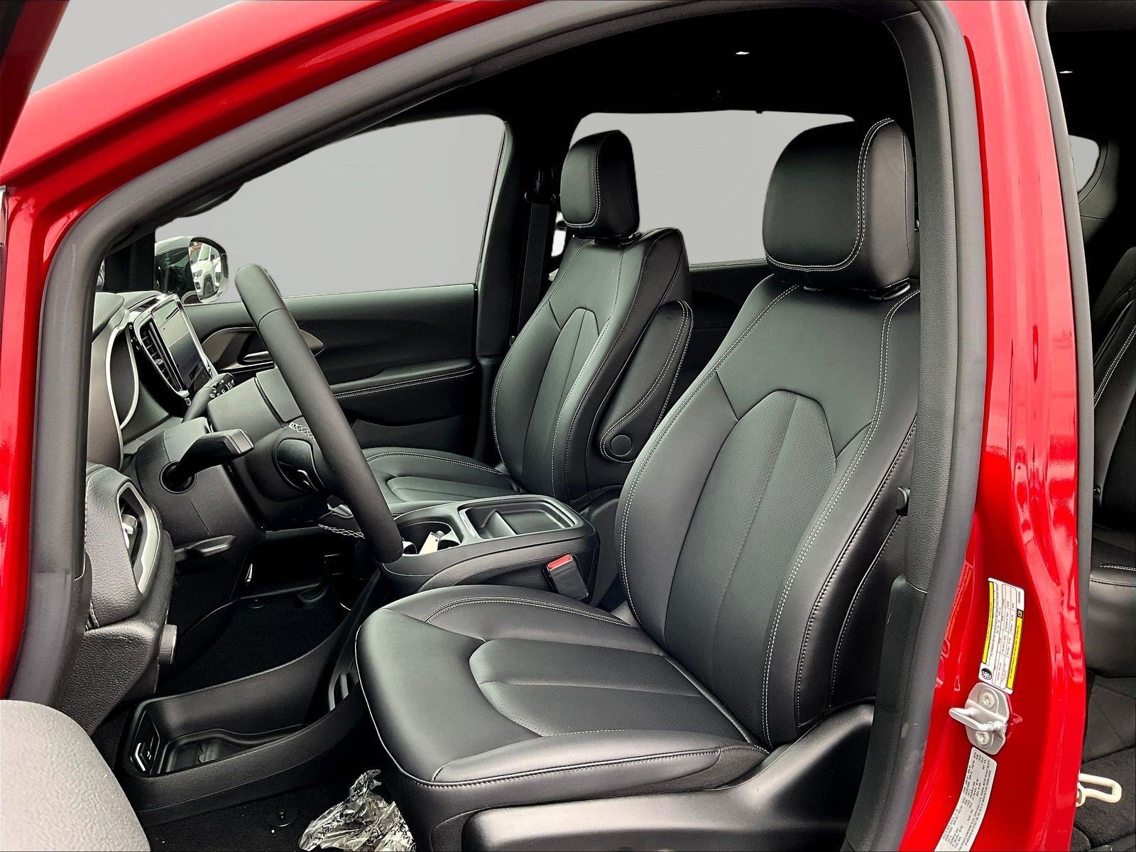 New 2027 Chrysler Pacifica Select AWD/4WD image 16