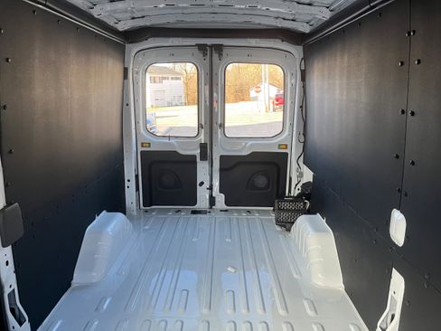 New 2026 Ford Transit 250 148 Medium Roof image 10
