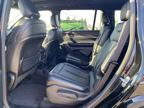 Used 2024 Jeep Grand Cherokee L Limited w/ Luxury Tech Group II image 19