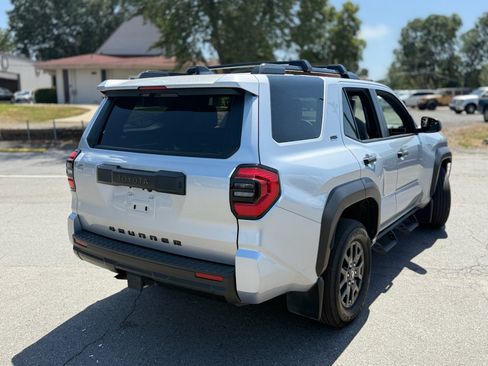 Used 2025 Toyota 4Runner SR5 RWD image 19