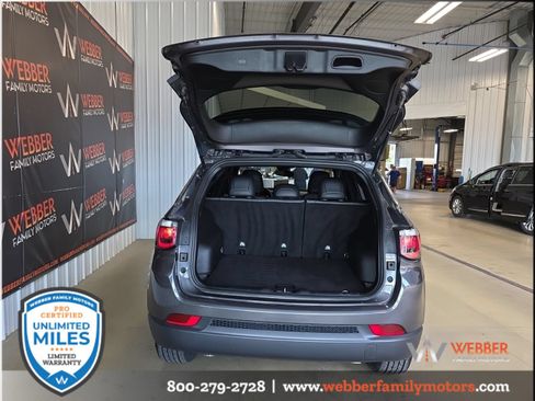 Used 2024 Jeep Compass Latitude AWD/4WD image 9