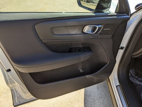 Certified 2023 Volvo XC40 Recharge Ultimate AWD/4WD image 9