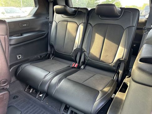 Used 2023 Jeep Grand Cherokee L Laredo image 25