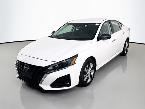 Used 2024 Nissan Altima 2.5 S image 4