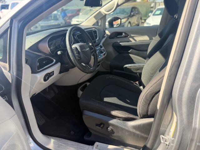 Used 2021 Chrysler Voyager LX FWD image 10