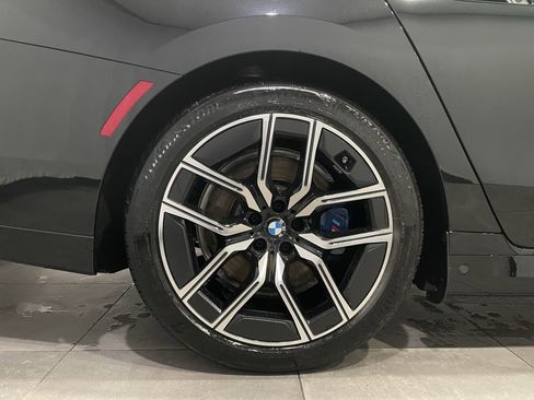 Used 2024 BMW i7 xDrive60 w/ Executive Package image 10