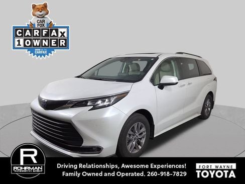 Used 2023 Toyota Sienna XLE AWD/4WD image 1