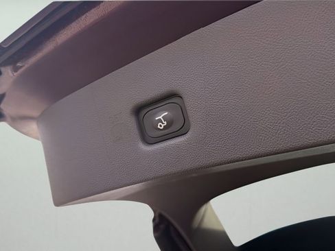 Used 2020 Lincoln Nautilus Reserve image 22