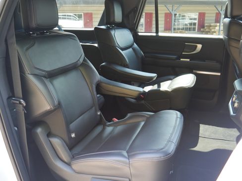 Certified 2025 Ford Expedition Max Platinum w/ Stealth Appearance Package AWD/4WD image 32