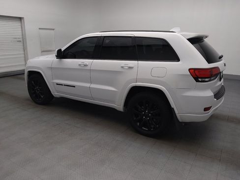 Used 2020 Jeep Grand Cherokee Altitude RWD image 3