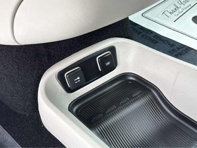 Used 2018 Chrysler Pacifica Touring-L FWD image 35