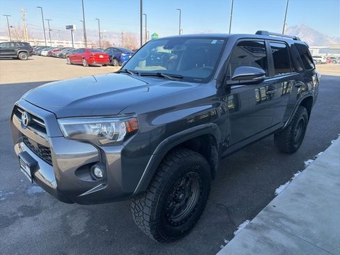 Used 2022 Toyota 4Runner SR5 Premium image 3