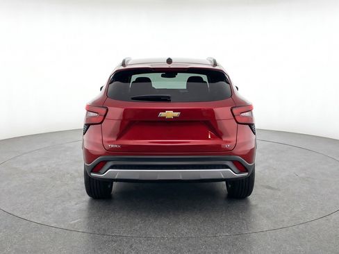 Used 2025 Chevrolet Trax LT FWD image 7