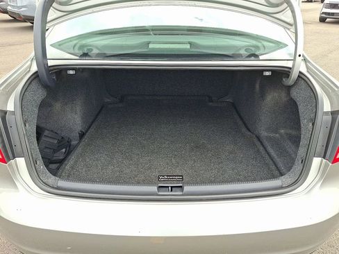 Used 2012 Volkswagen Passat 2.5 SE image 31