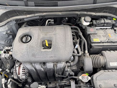 Used 2025 Kia Soul LX w/ LX Technology Package FWD image 30